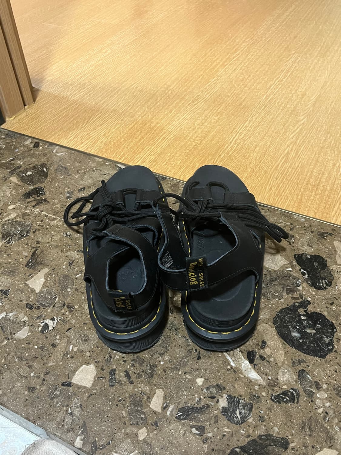닥터마틴 나틸라 블랙 샌들 상품이미지3