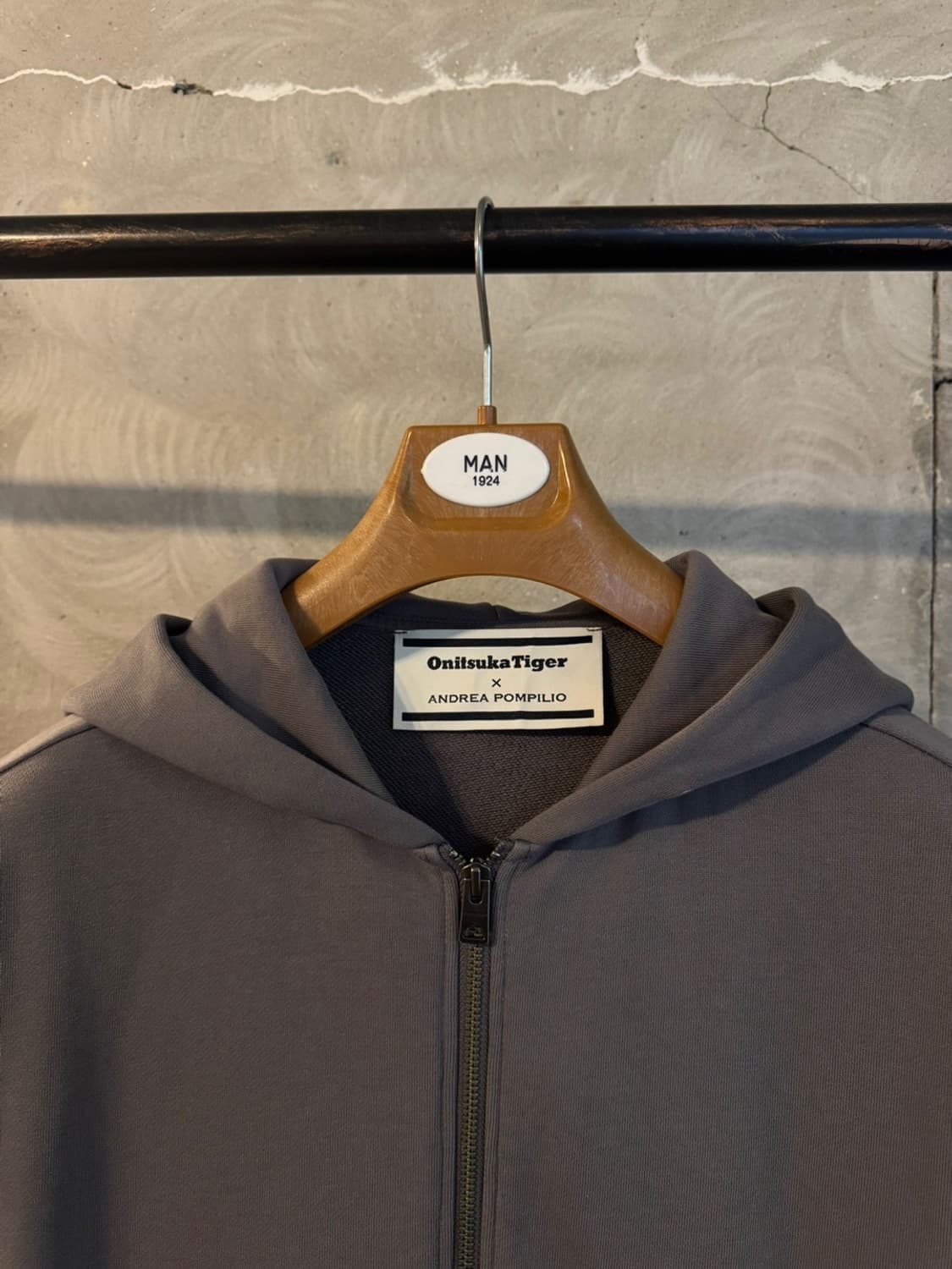 오니츠카 타이거 짚업 후드티 105 상품이미지3