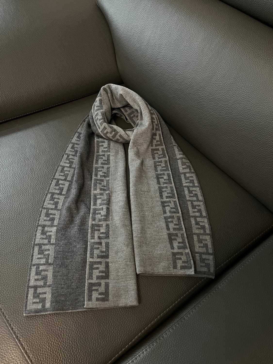 펜디 FF 로고 울 머플러 그레이 상품이미지2