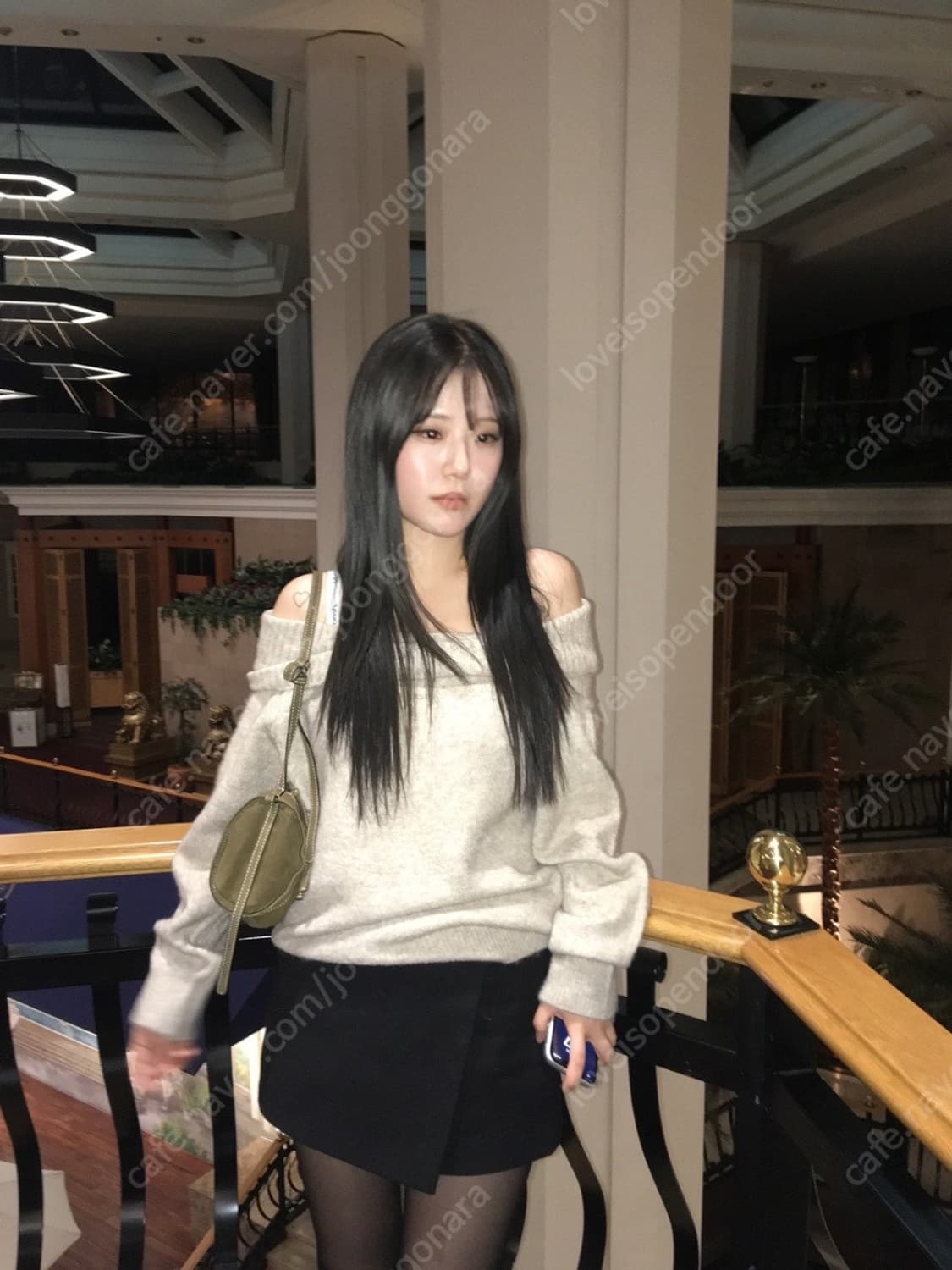 아워캐비넷 miu off knit 오프숄더 니트 상품이미지3