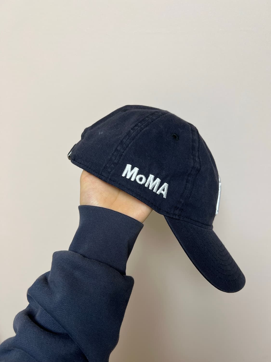 뉴에라 x 모마 캡 네이비 상품이미지3