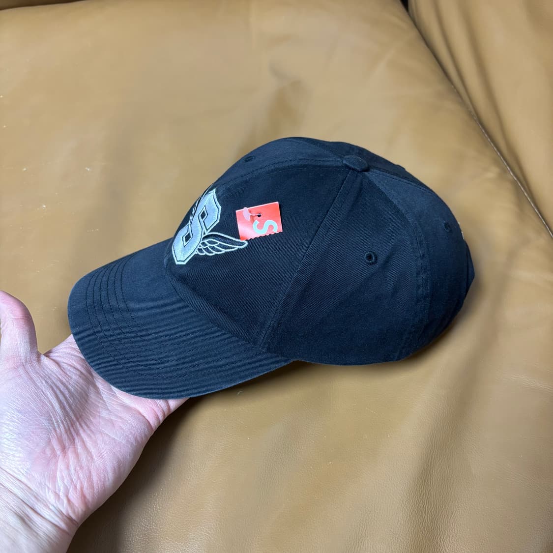 슈프림 6패널 볼캡 모자 윙 로고 블랙 상품이미지4