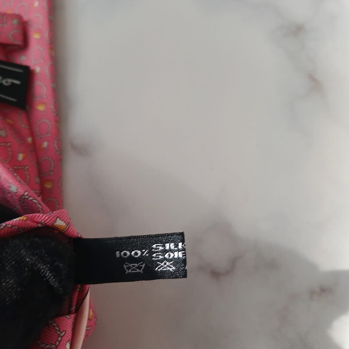 페라가모 실크 핑크 간치니 패턴 넥타이 9.3cm A+등급 A19044
 상품이미지8