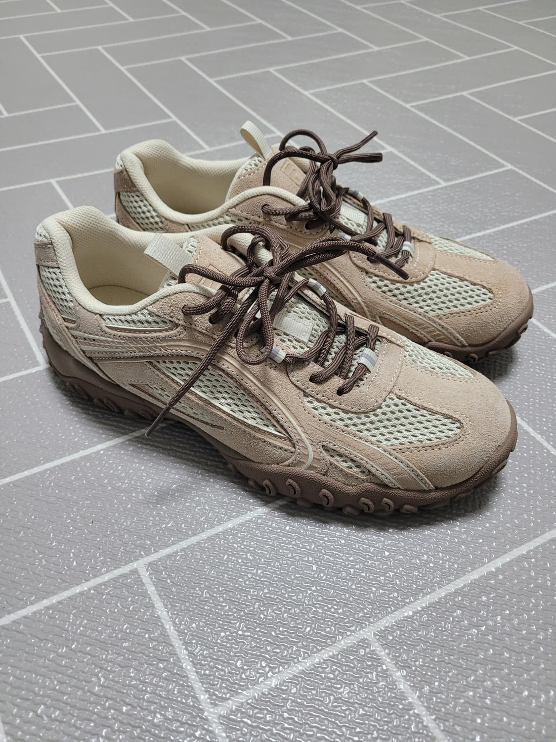 새상품) 휠라 에사페 LX 245 (한소희/ 차정원) 상품이미지1