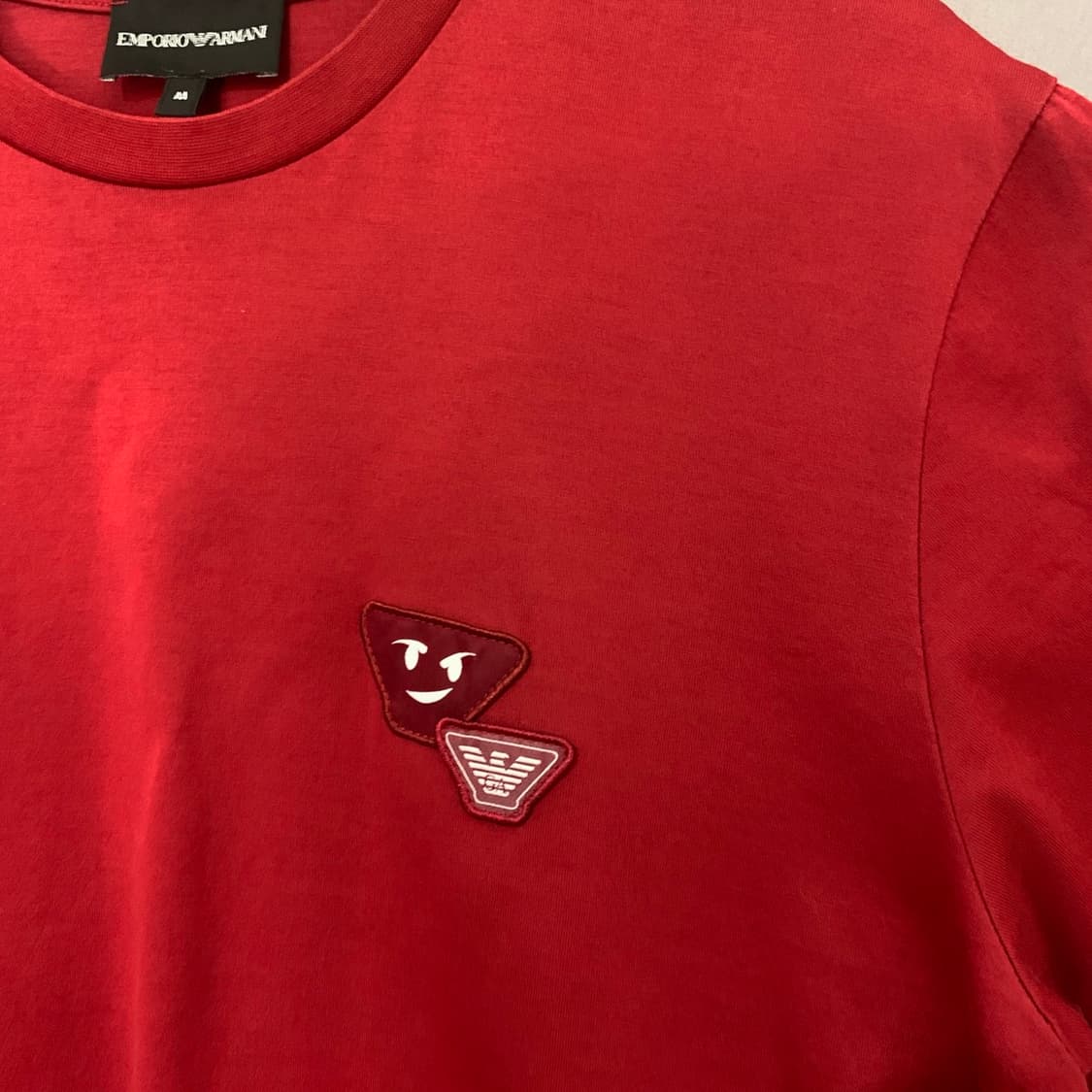 M 엠포리오 아르마니 로고 패치 레드 반팔티 상품이미지3
