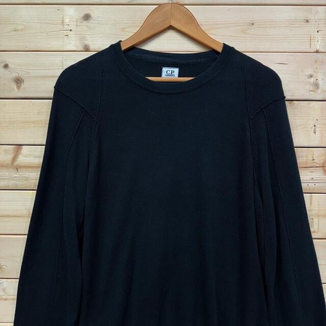 CP컴퍼니 넥 레터링 절개 디테일 니트 (L)   상품이미지2