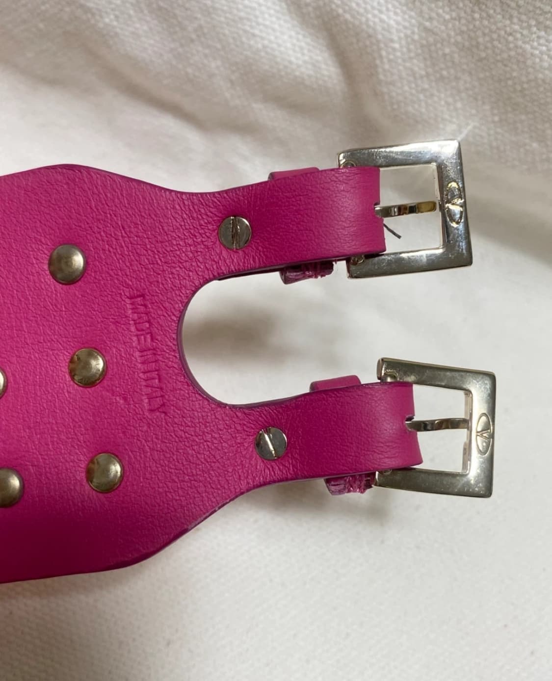 Valentino 락스터드 핑크레더 팔찌 상품이미지4