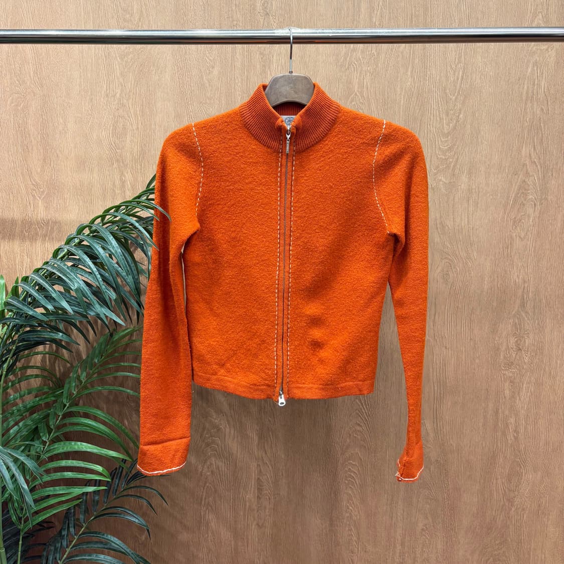 제이프레스 하이넥 울 니트 집업 가디건 숄더 라인 스티치 디테일 오렌지 상품이미지1
