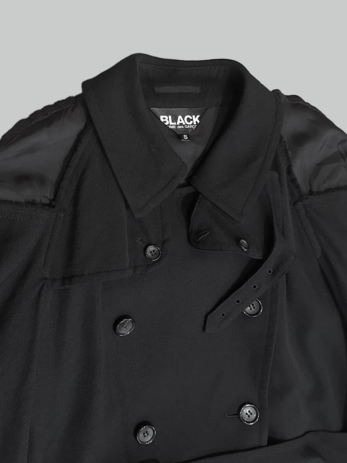 꼼데가르송 블랙 절개 트렌치 코트 상품이미지4