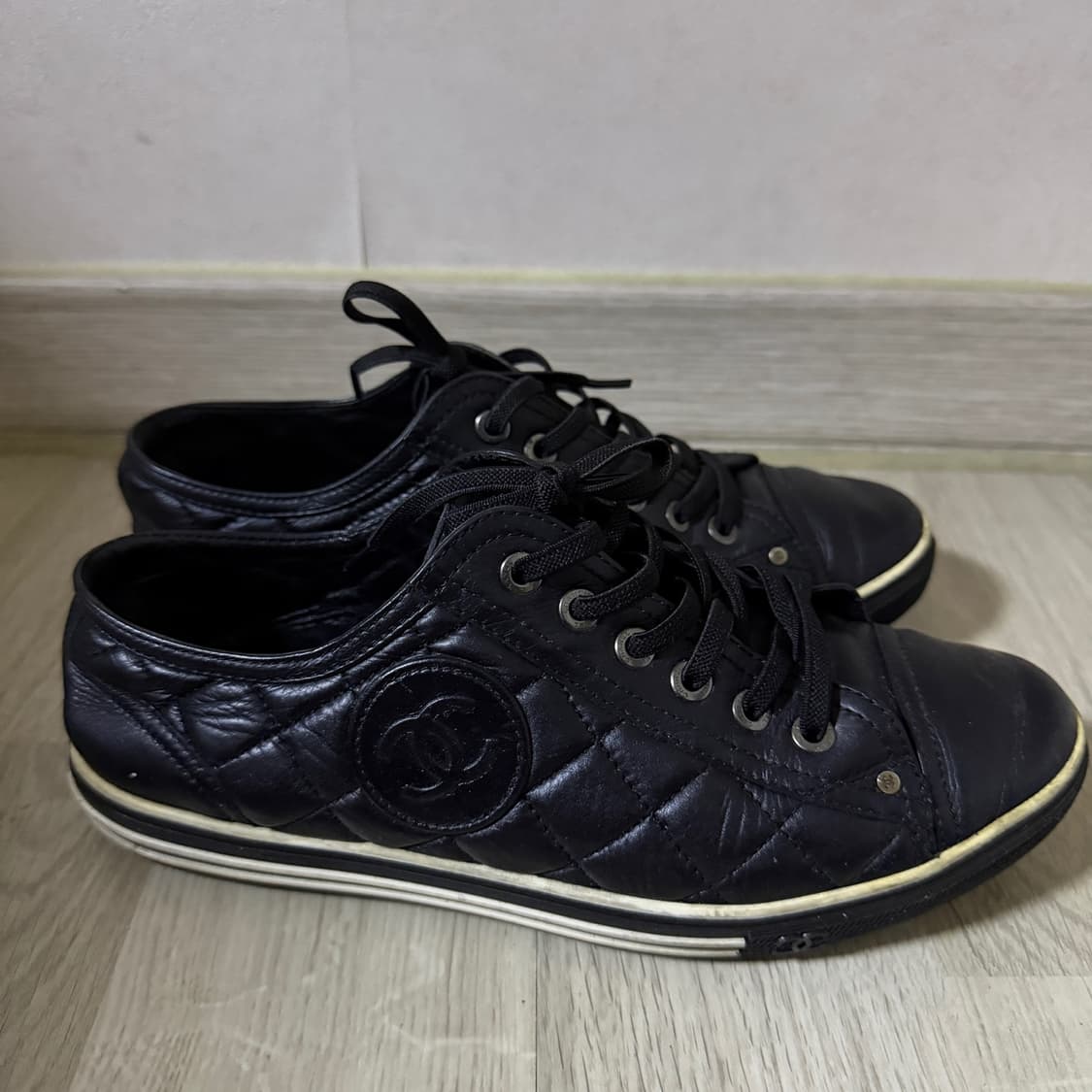 샤넬 여성 로고 가죽 단화 스니커즈 37.5 (여성 245) 상품이미지2