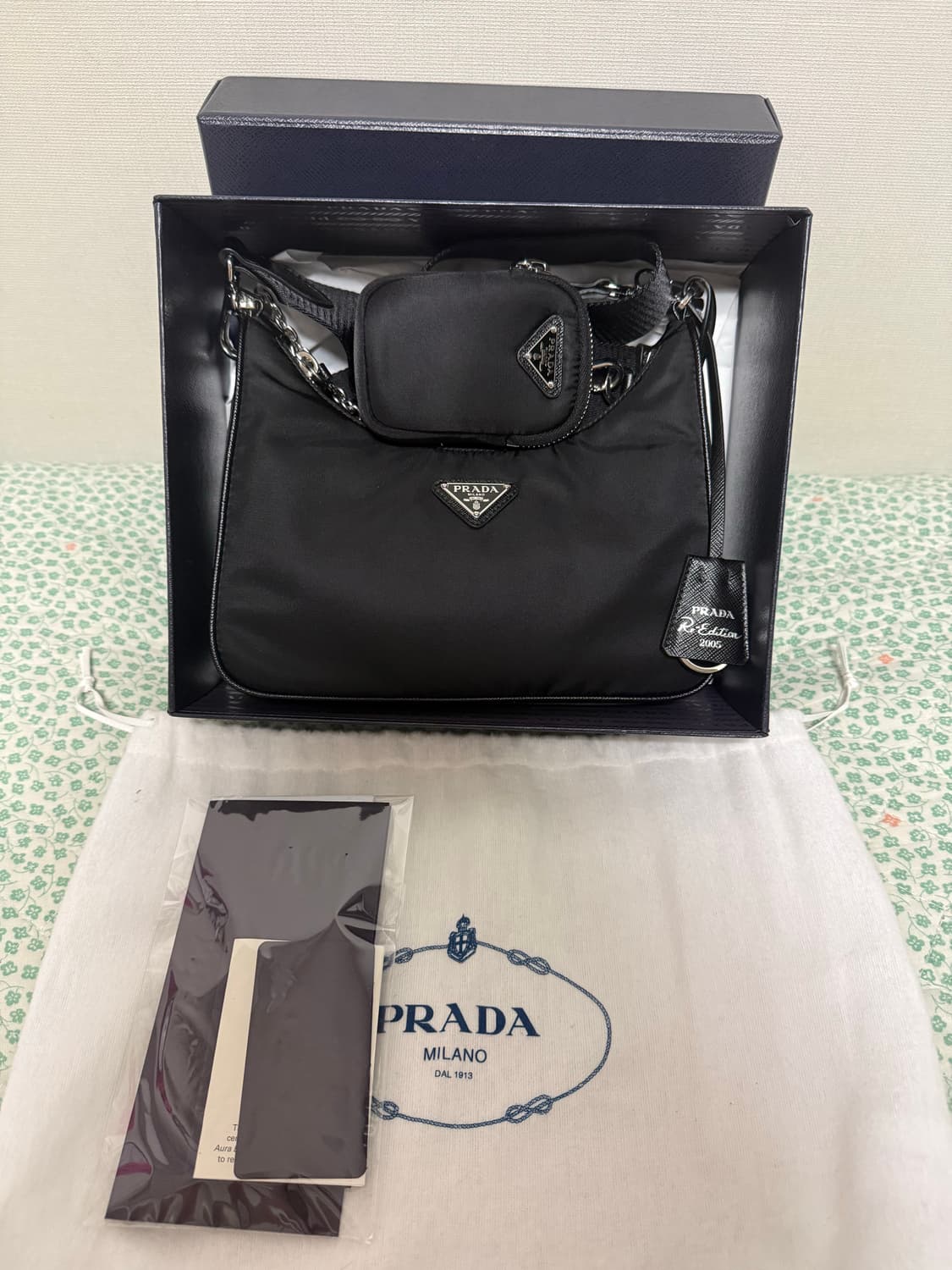 프라다 테수토 호보백 리에디션 블랙(SSS급) 상품이미지1