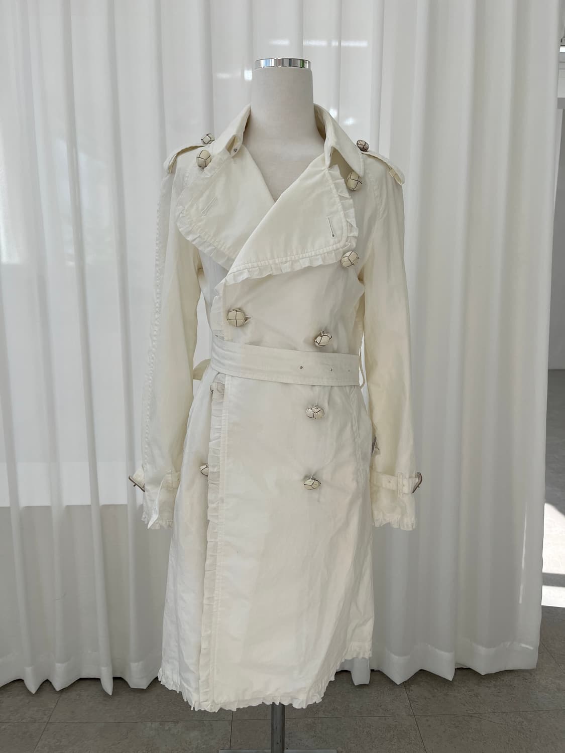 버버리 런던 여성 프릴 트렌치 코트 아이보리  상품이미지1
