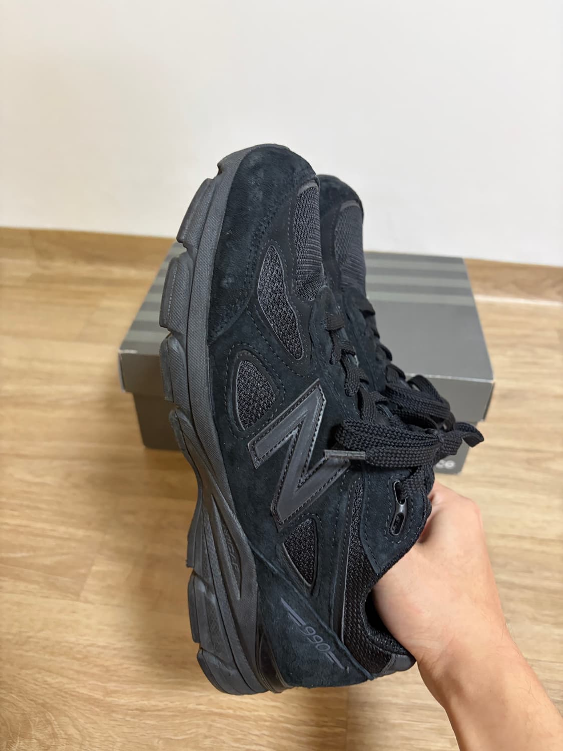 [270]뉴발란스 990v4 트리플 블랙 상품이미지4