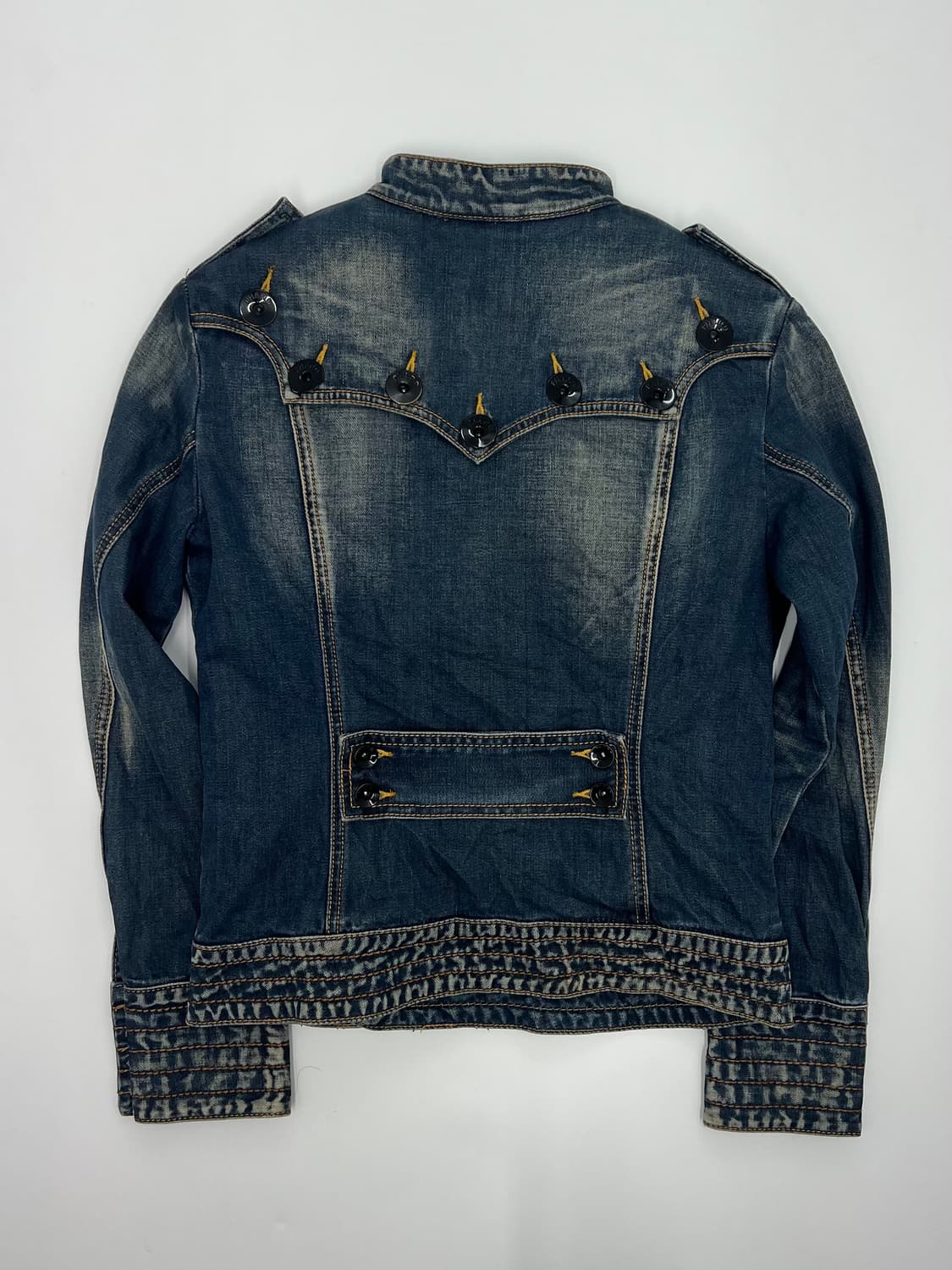 빈티지 버튼 커브드 디테일 데님 자켓 상품이미지3