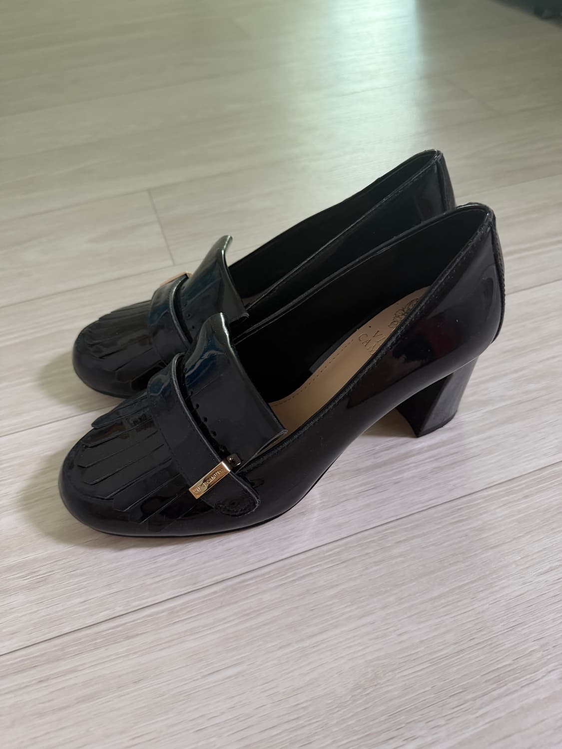 빈스카무토 검정 페이턴트 로퍼힐 상품이미지2