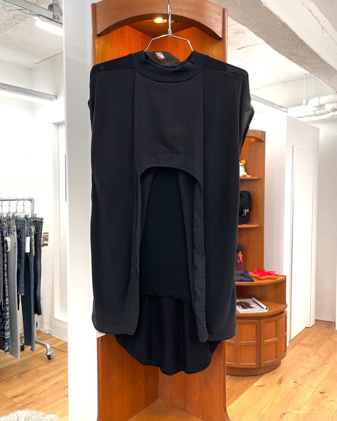 [L] 사일런트 다미르도마 14fw 슬리브리스 톱 상품이미지1