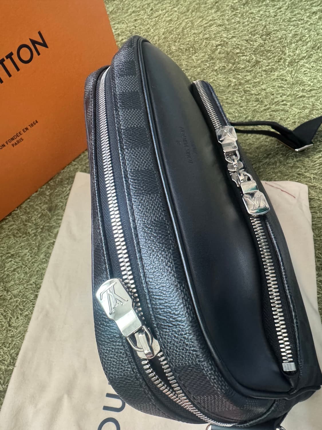 정품 루이비통 가방 크로스백 디스트릭스 상품이미지3