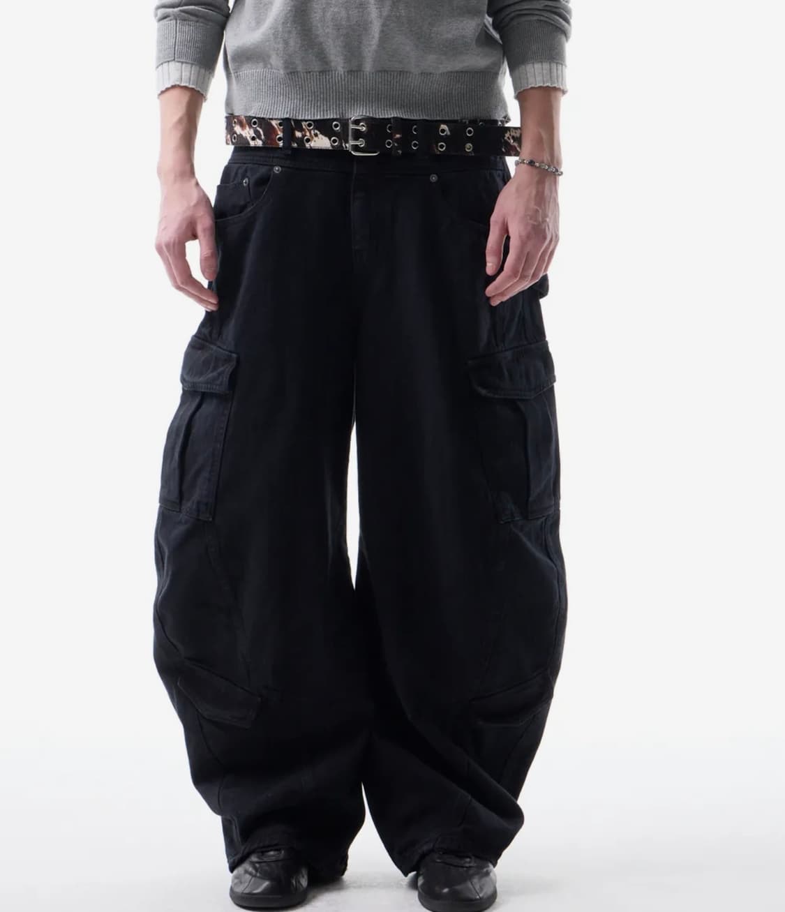 르아브 스플릿 아크 커브드 카고 팬츠 블랙 상품이미지1