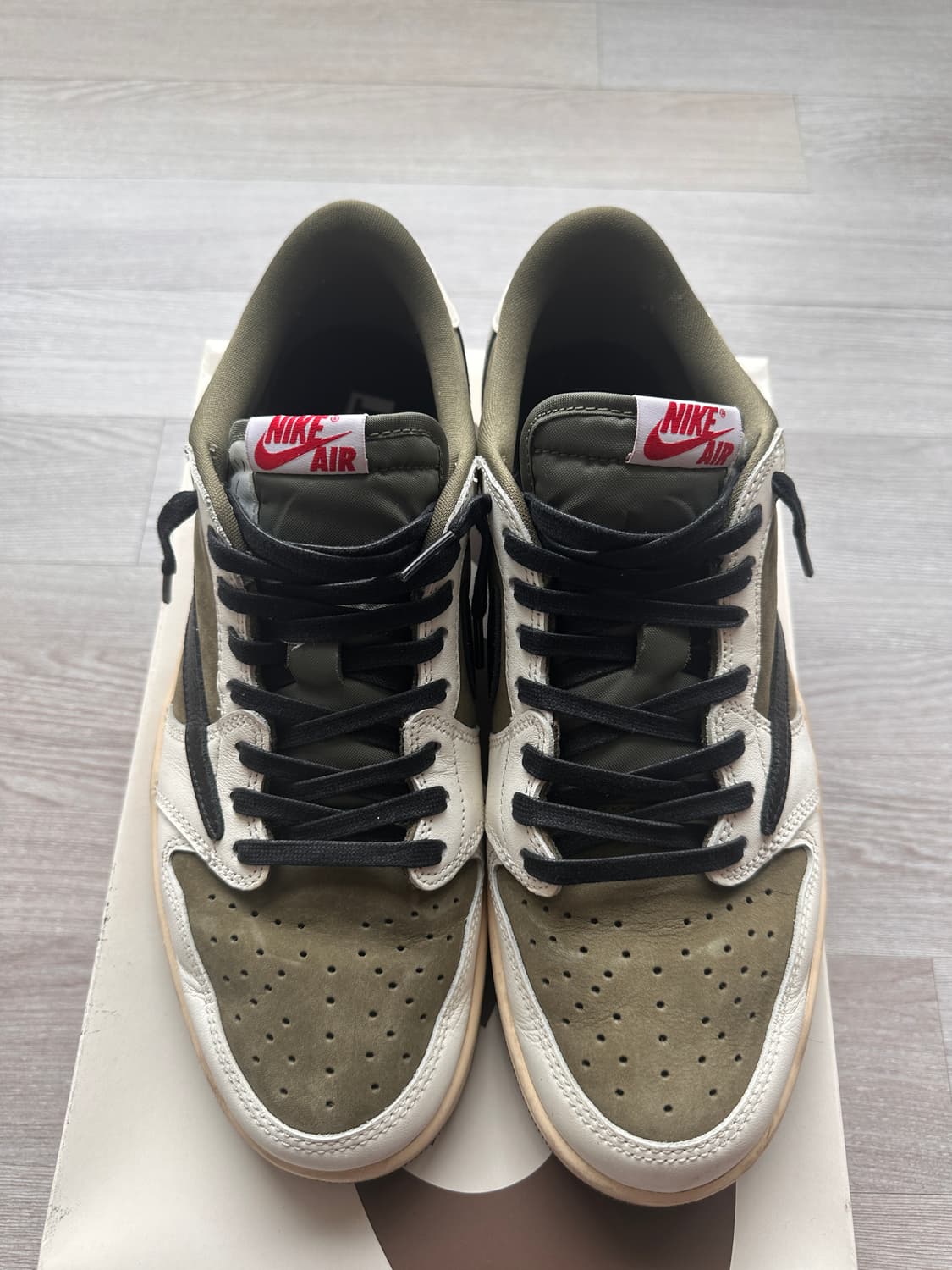 트래비스스캇 조던 리버스 올리브 상품이미지2