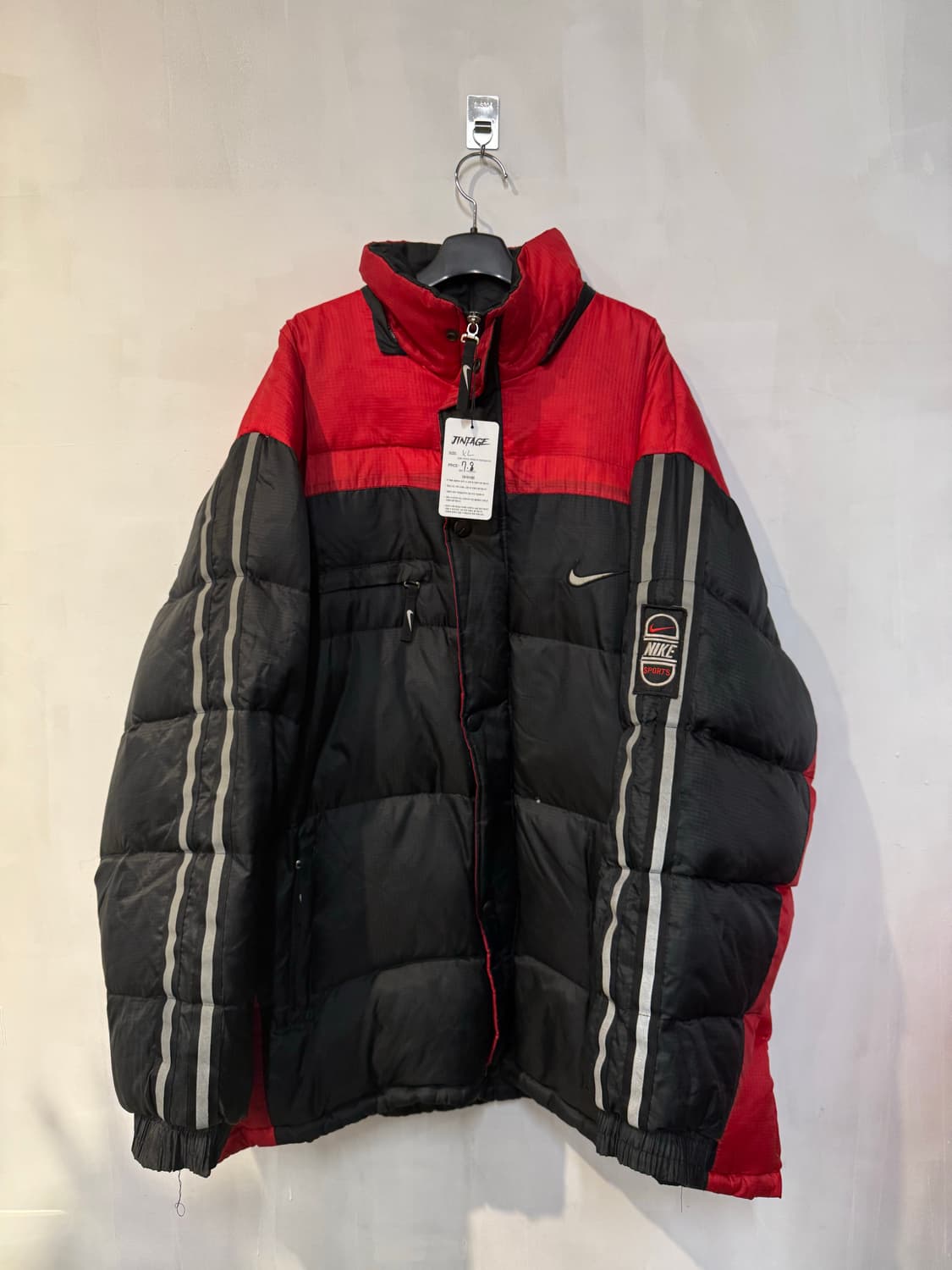 나이키 블랙레드 패딩 상품이미지1