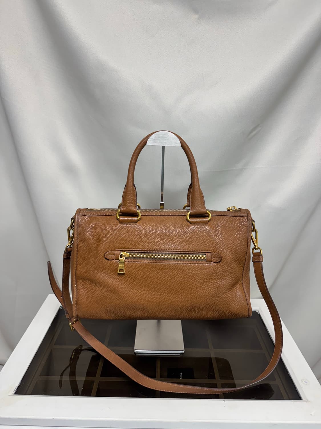 정품 프라다 레더 모터백 상품이미지5