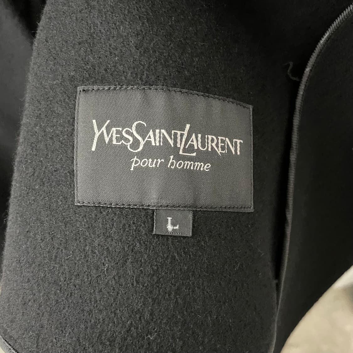 입생로랑 블랙 모직 싱글 코트 상품이미지9