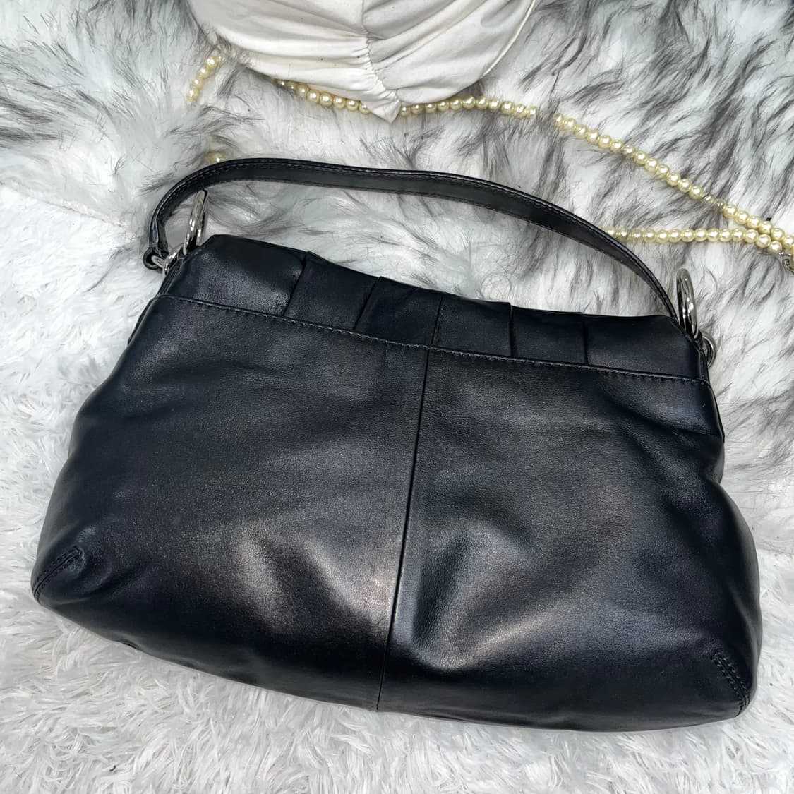 Coach 블랙 숄더백 상품이미지5