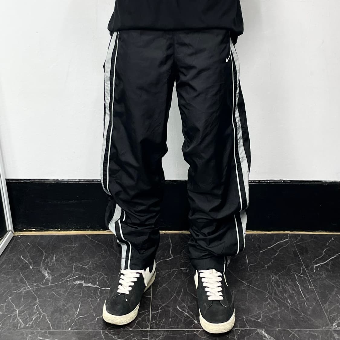 나이키 더블 파이핑 스우시 오버와이드 트랙팬츠 상품이미지3