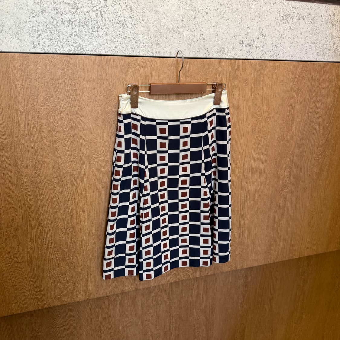 꾸레쥬 미디 스커트 기하학 패턴 허리 패널 디테일 네이비 상품이미지7