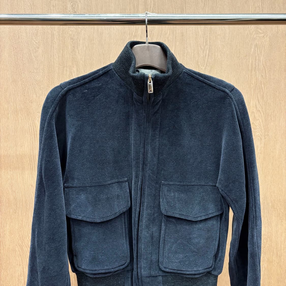 랑방 하이넥 집업 자켓 클래식 미니멀 벨벳 원단 니트 시보리 디테일 블랙 상품이미지4