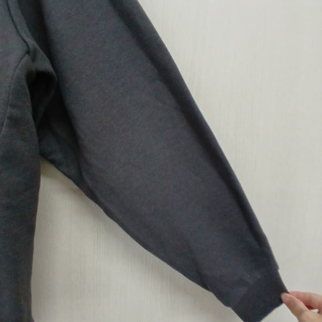 에디바우어 블랙 후드티 상품이미지3