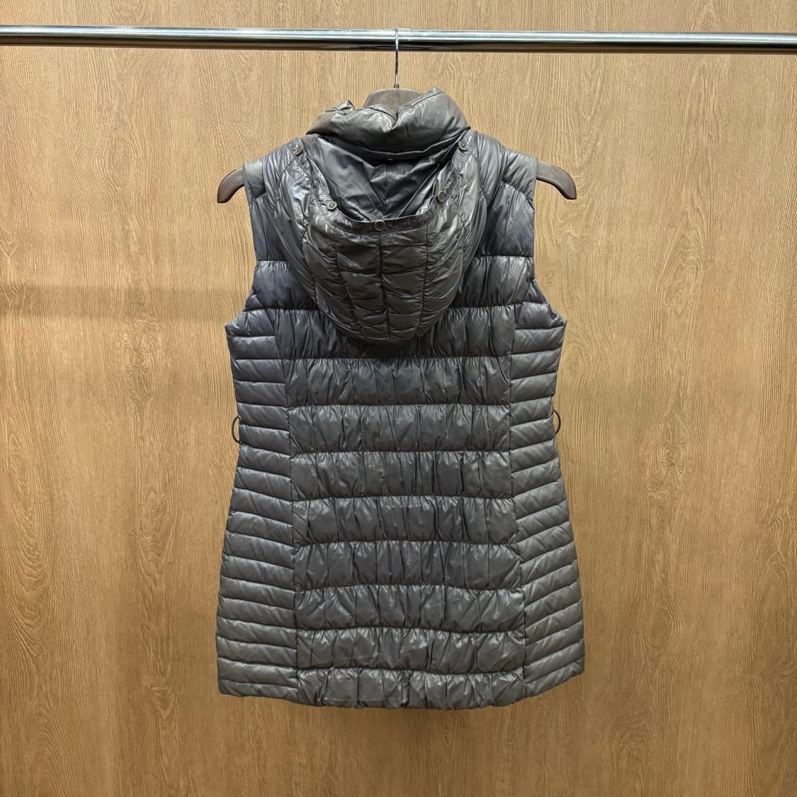 막스마라 위켄드 롱 다운 베스트 후드 탈부착 사이드 포켓 디테일 그레이 상품이미지3