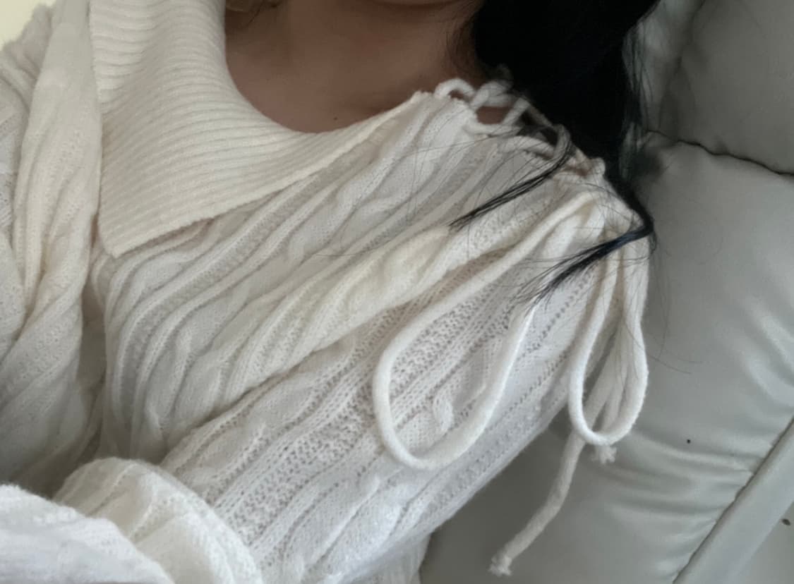 클라우드이모션 원숄더 니트 상품이미지1