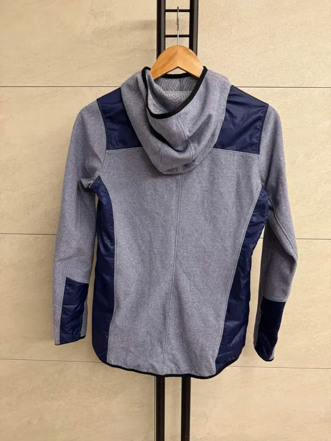 언더아머 스포츠 여성 후드 티셔츠 스몰 사이즈 | 후루츠패밀리