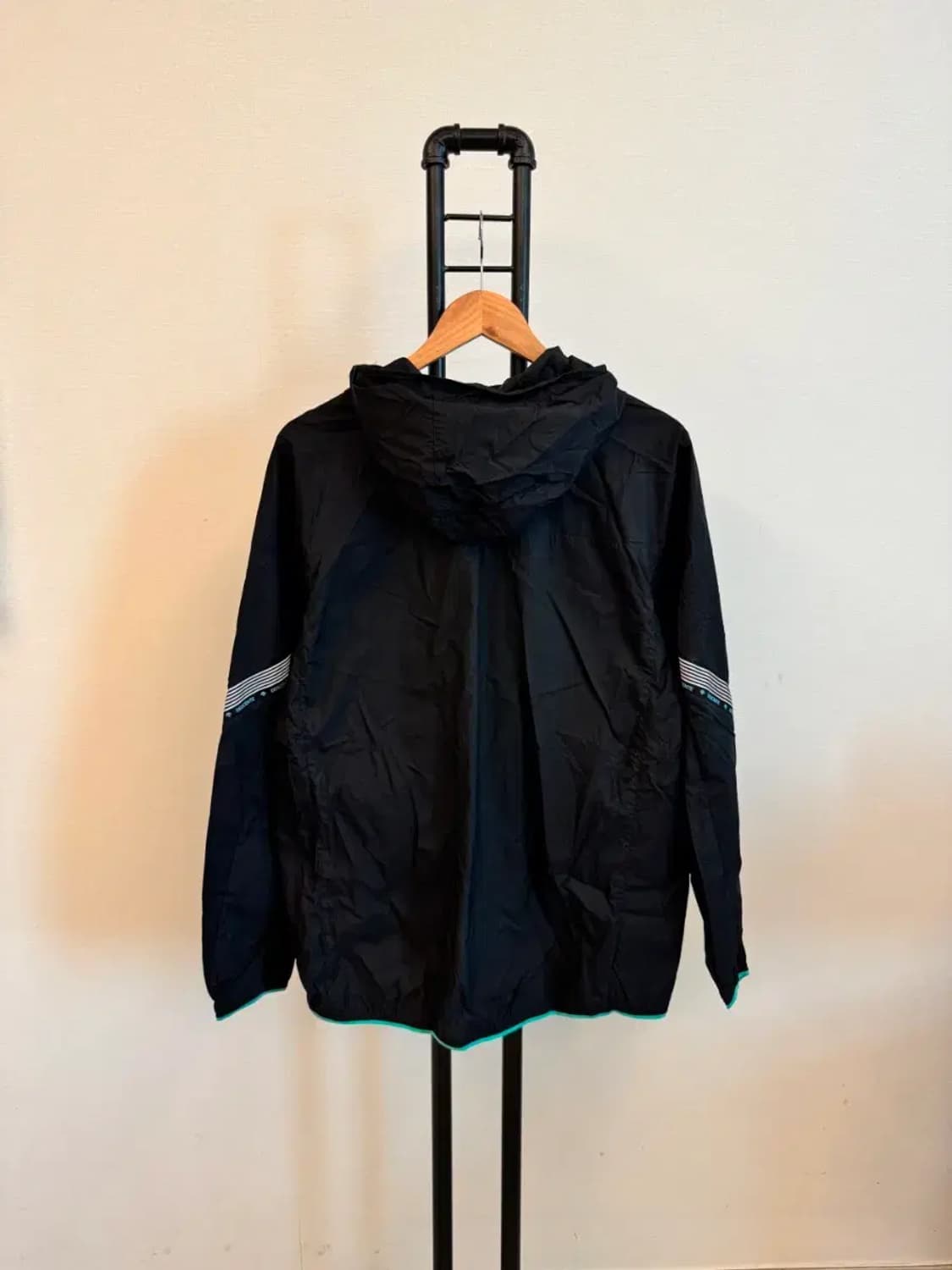 데상트 남성 블랙 홑겹 바람막이 95사이즈 상품이미지5