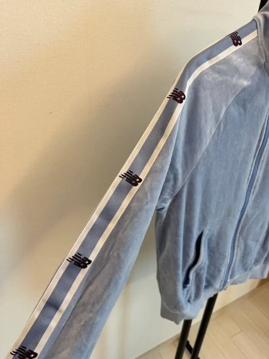 뉴발란스 벨루어 트랙탑 하늘색 90 size 상품이미지2