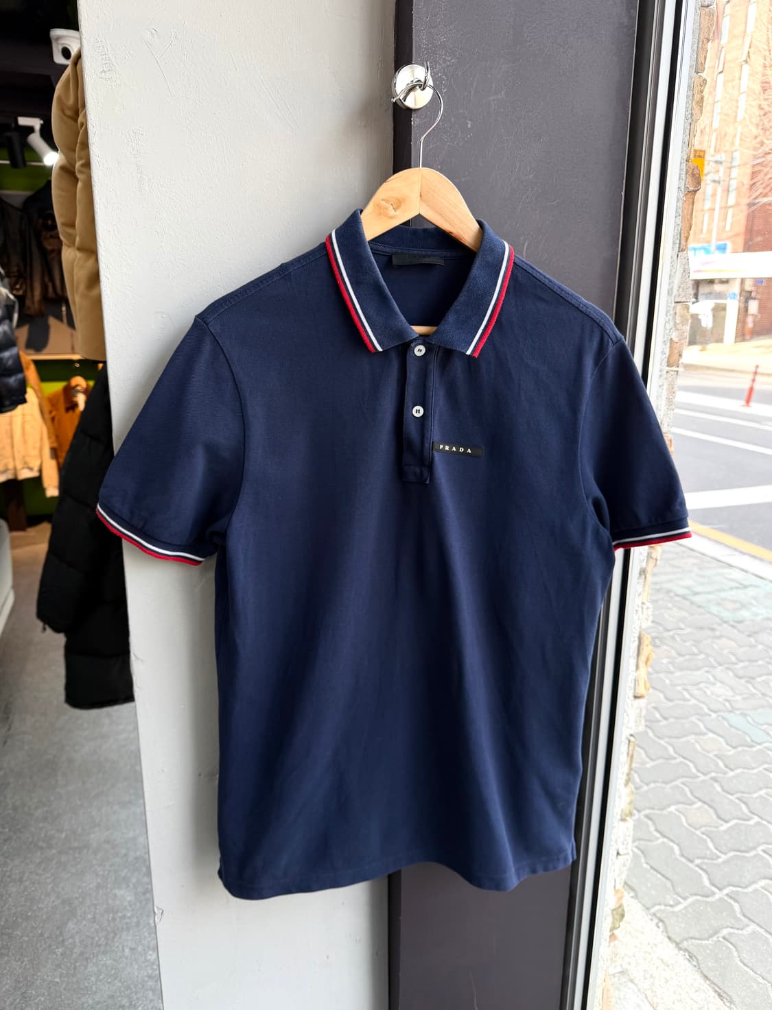 100/ 프라다 프론트 로고 PK 반팔 상품이미지2