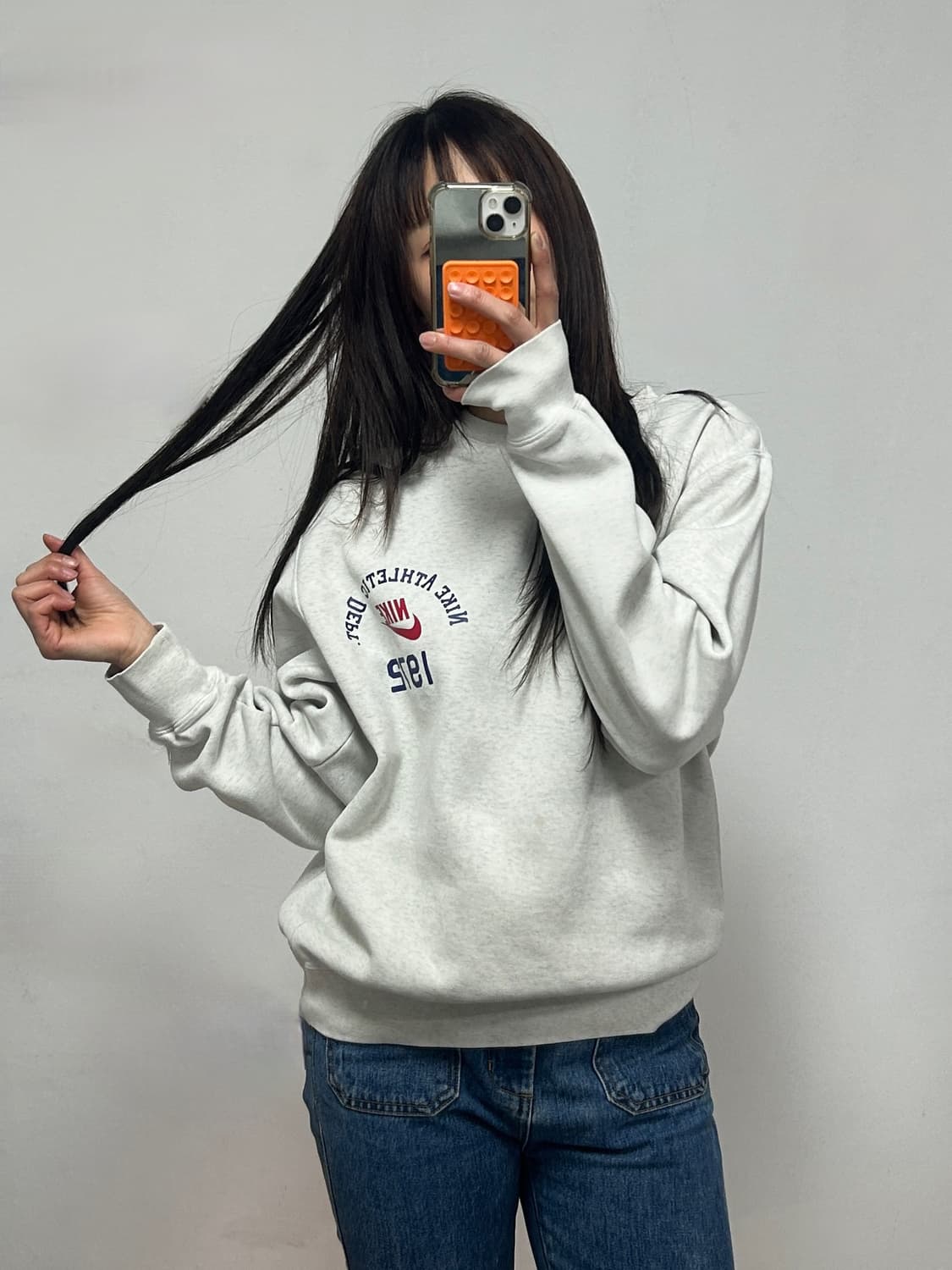 나이키 애슬레틱 로고 스웻셔츠 맨투맨 그레이 상품이미지1