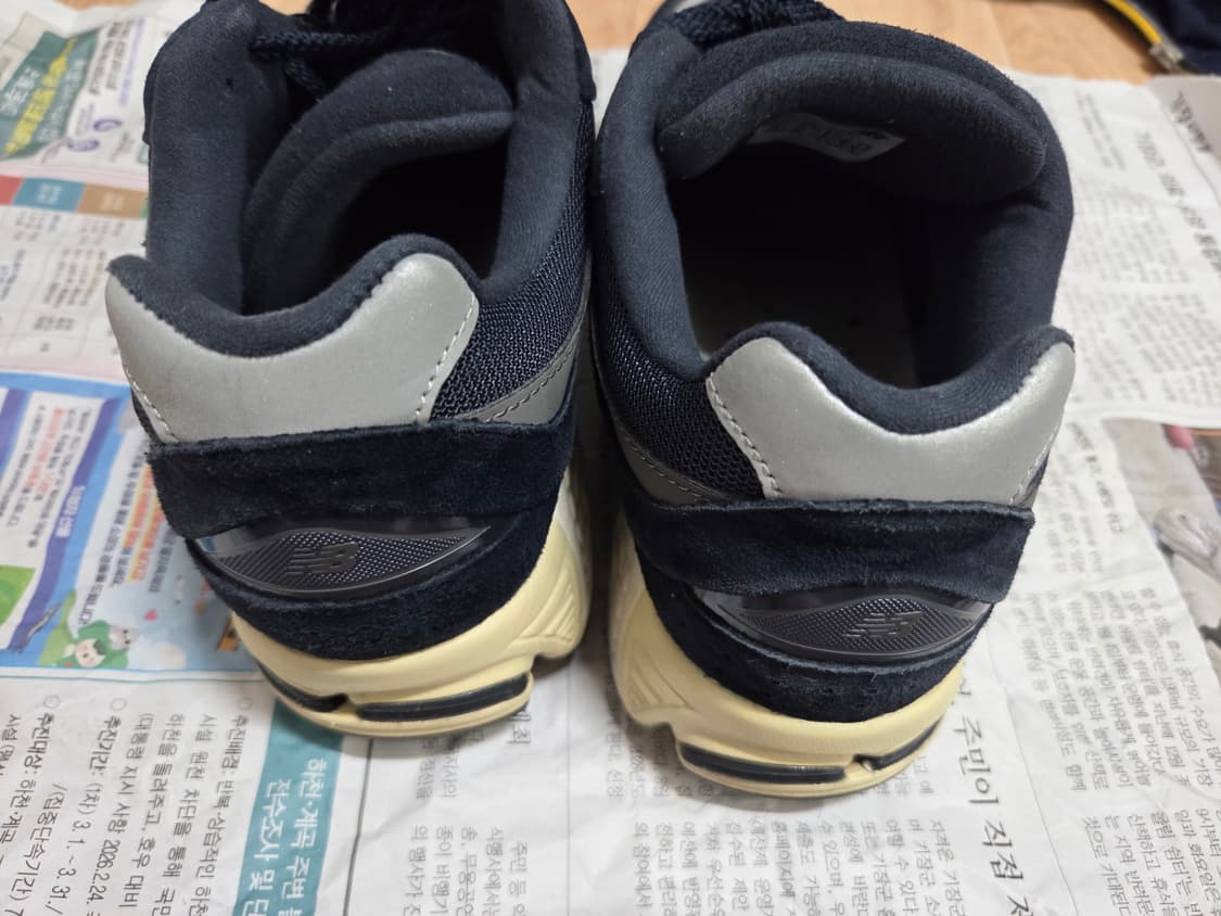 뉴발란스 2002 255 팝니다 상품이미지2