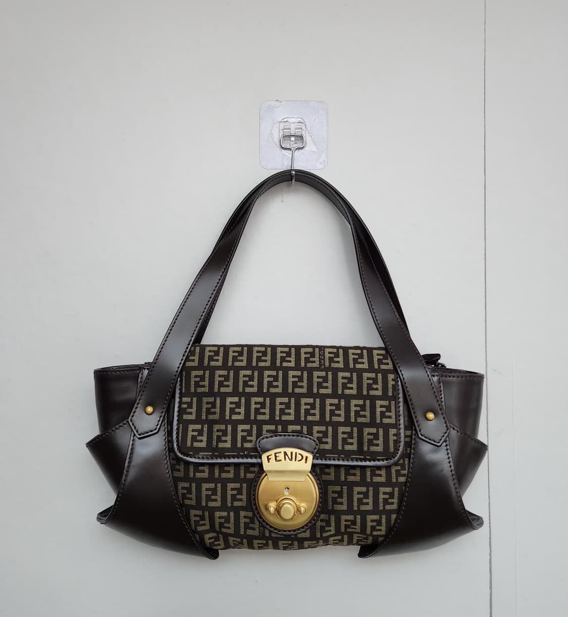 FENDI 펜디 FF주카 숄더백 브라운 상품이미지1