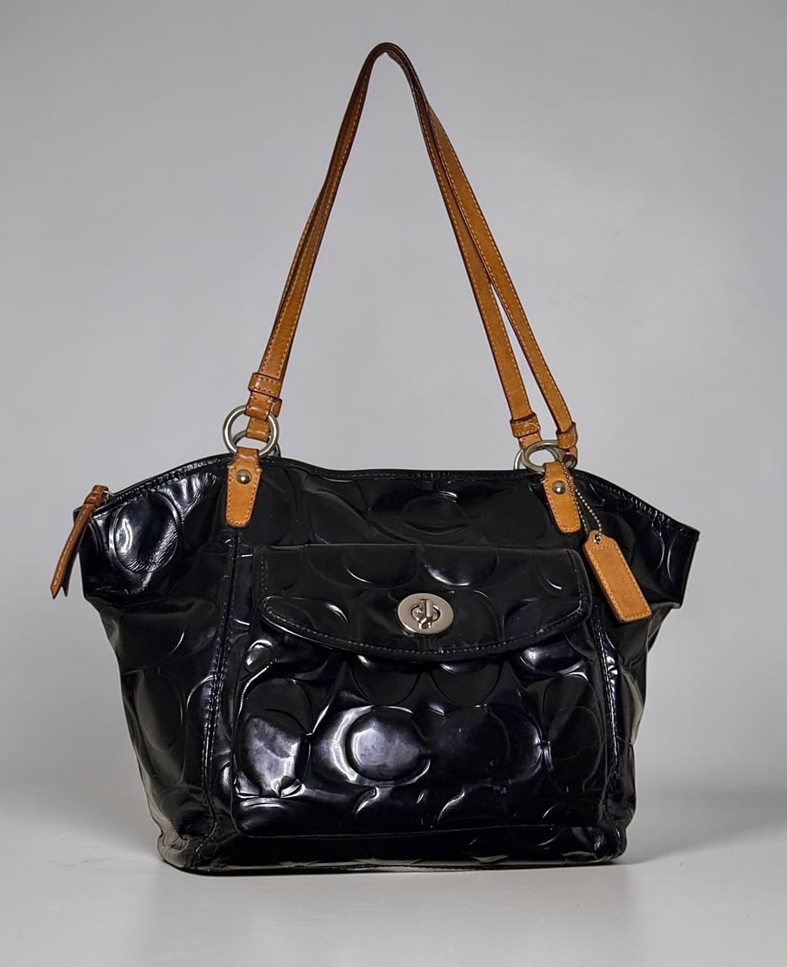 코치(COACH) 옵아트 에나멜 토트백 상품이미지3