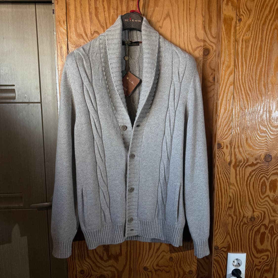 로로피아나 캐시미어 숄카라 가디건 새상품 판매 합니다. 상품이미지2