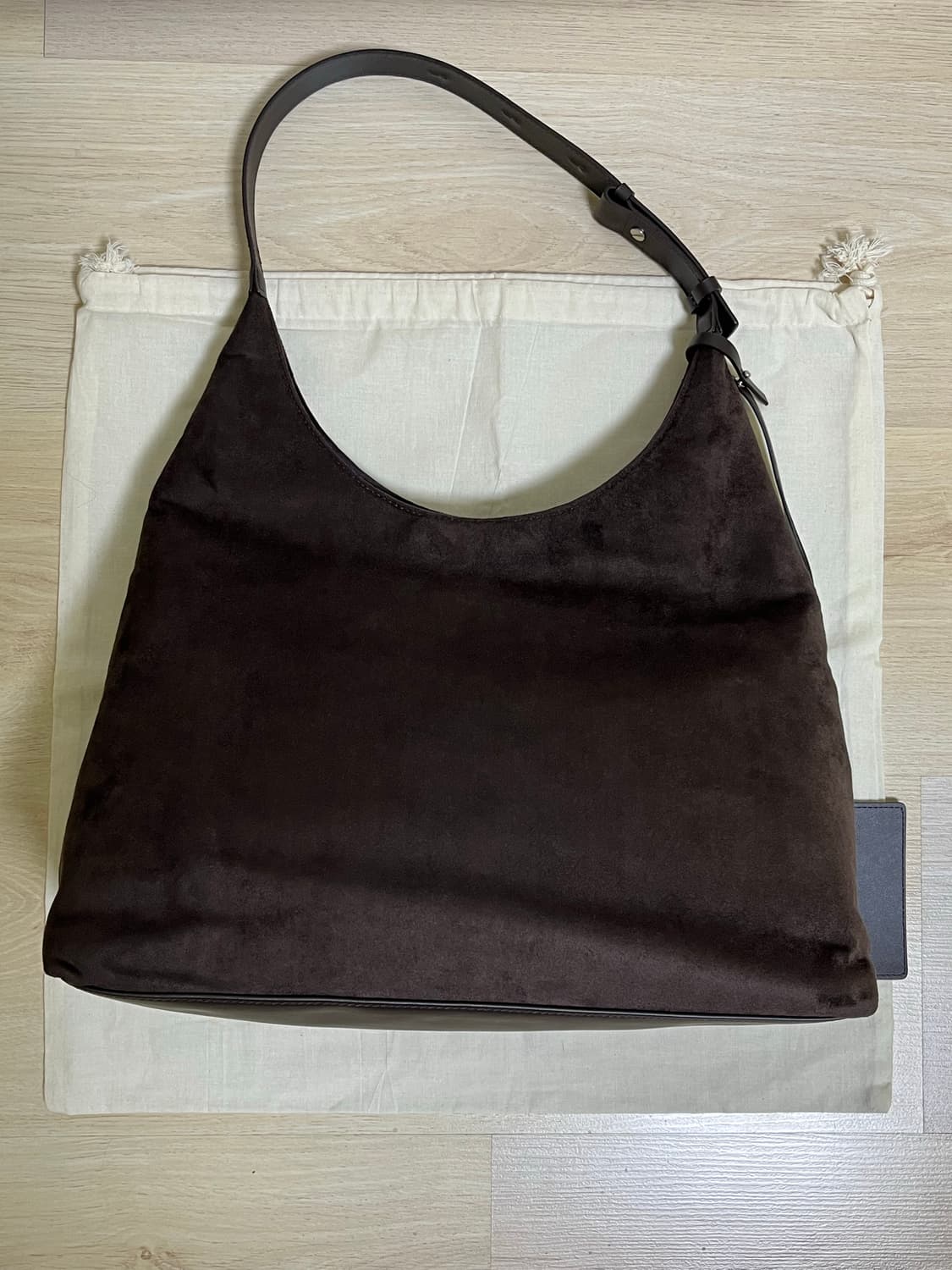 오브히 플럼 스웨이드 호보백 다크브라운 상품이미지2