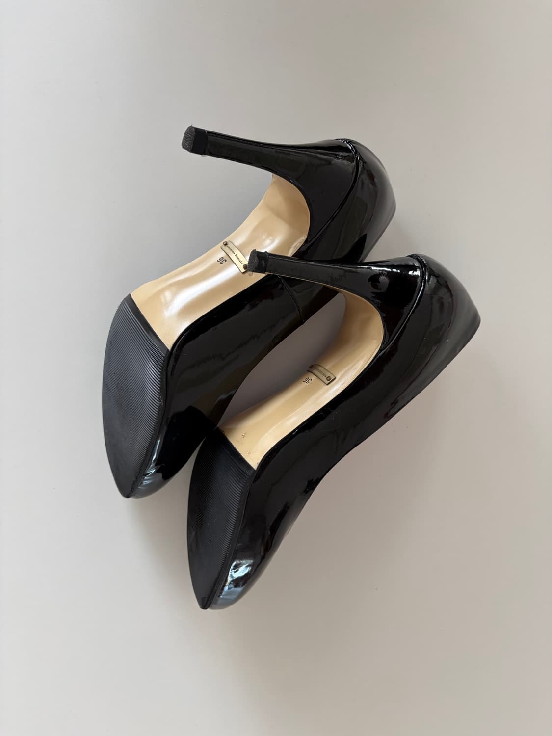 슈콤마보니 애나멜 반전 핑크 샌들 힐 (블랙 / 36사이즈) 상품이미지6