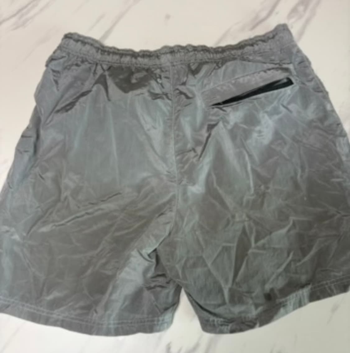 (M)스톤아일랜드 나일론 메탈 반바지 라이트 그레이 상품이미지2