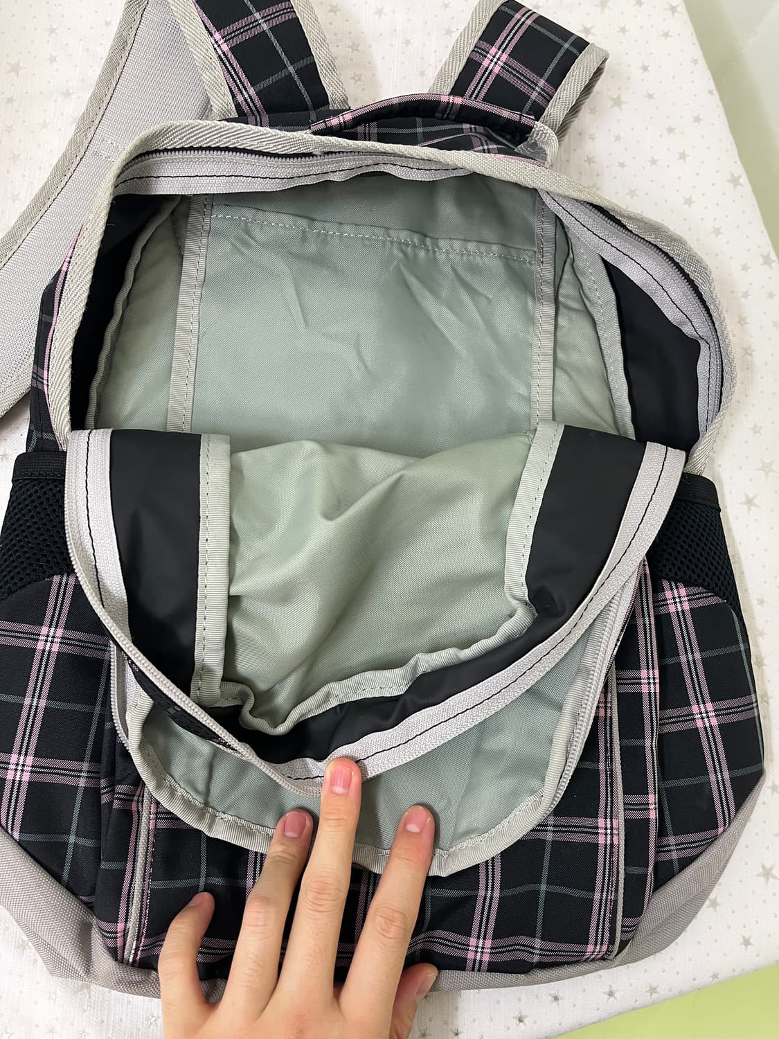 베네통 블랙 핑크 체크 백팩 💕 상품이미지9