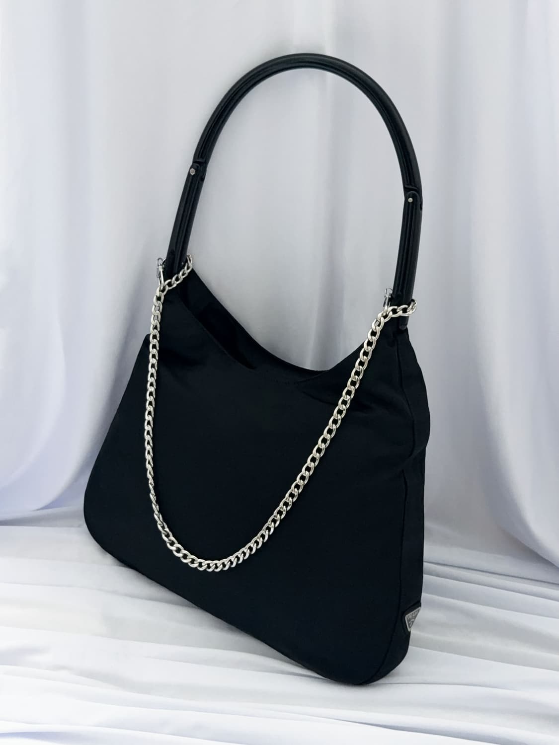 프라다 나일론 사이드 로고 호보백 상품이미지6