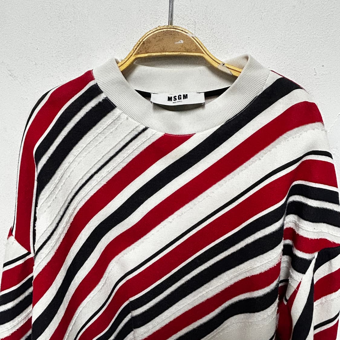 레드/블랙 스트라이프 맨투맨 상품이미지2