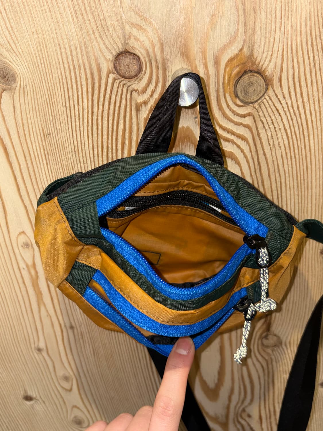 파타고니아 울트라라이트 블랙홀 미니 힙색 상품이미지9