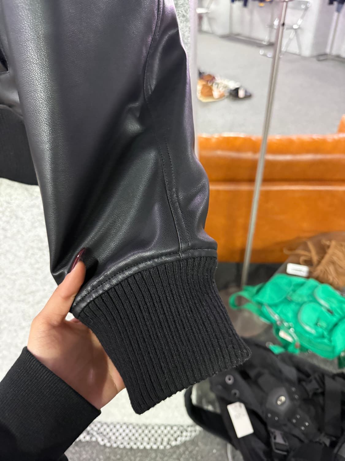 아캄 로고 퍼 후드 레더 자켓 B4354 상품이미지4